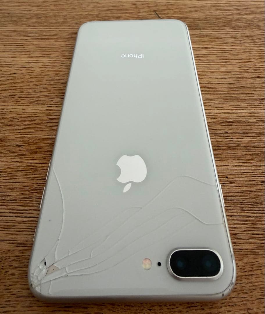 iPhone 8 Plus シルバー 本体 64G 背面ひび割れあり