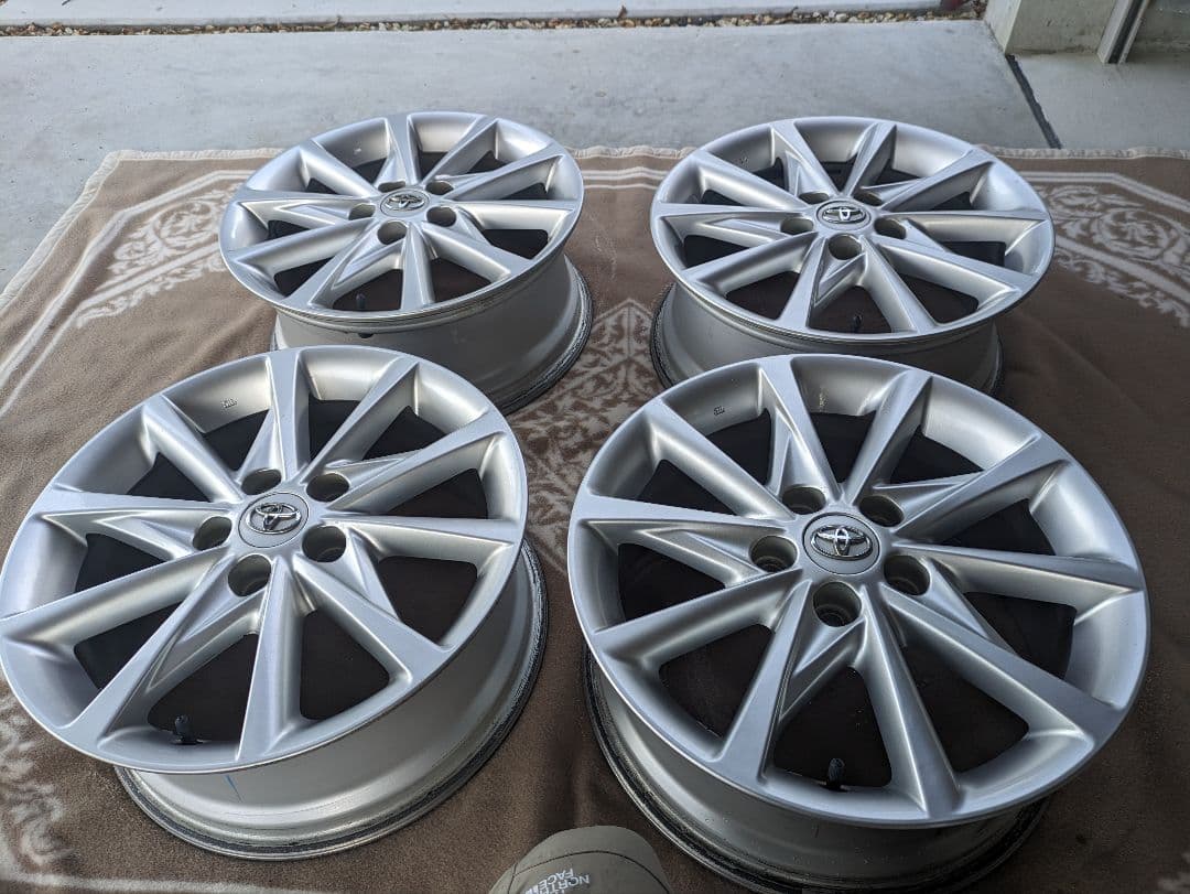 プリウスアルファ純正ホイール17インチ