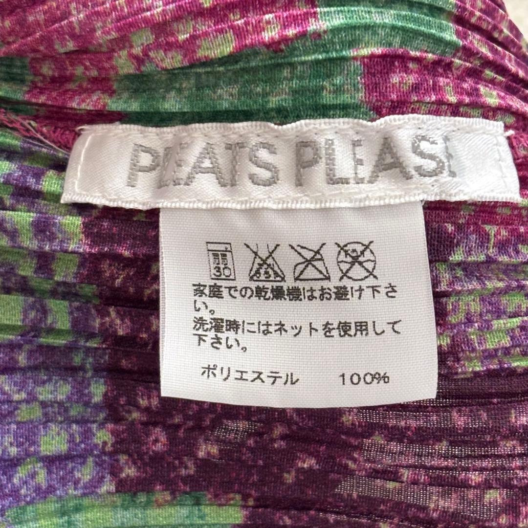 大きいサイズ　極美品　プリーツプリーズ　半袖　トップス　伸縮性あり　3　Lサイズ