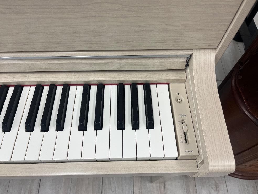★77547【電子ピアノ】YAMAHA　CLP775WA　22年製