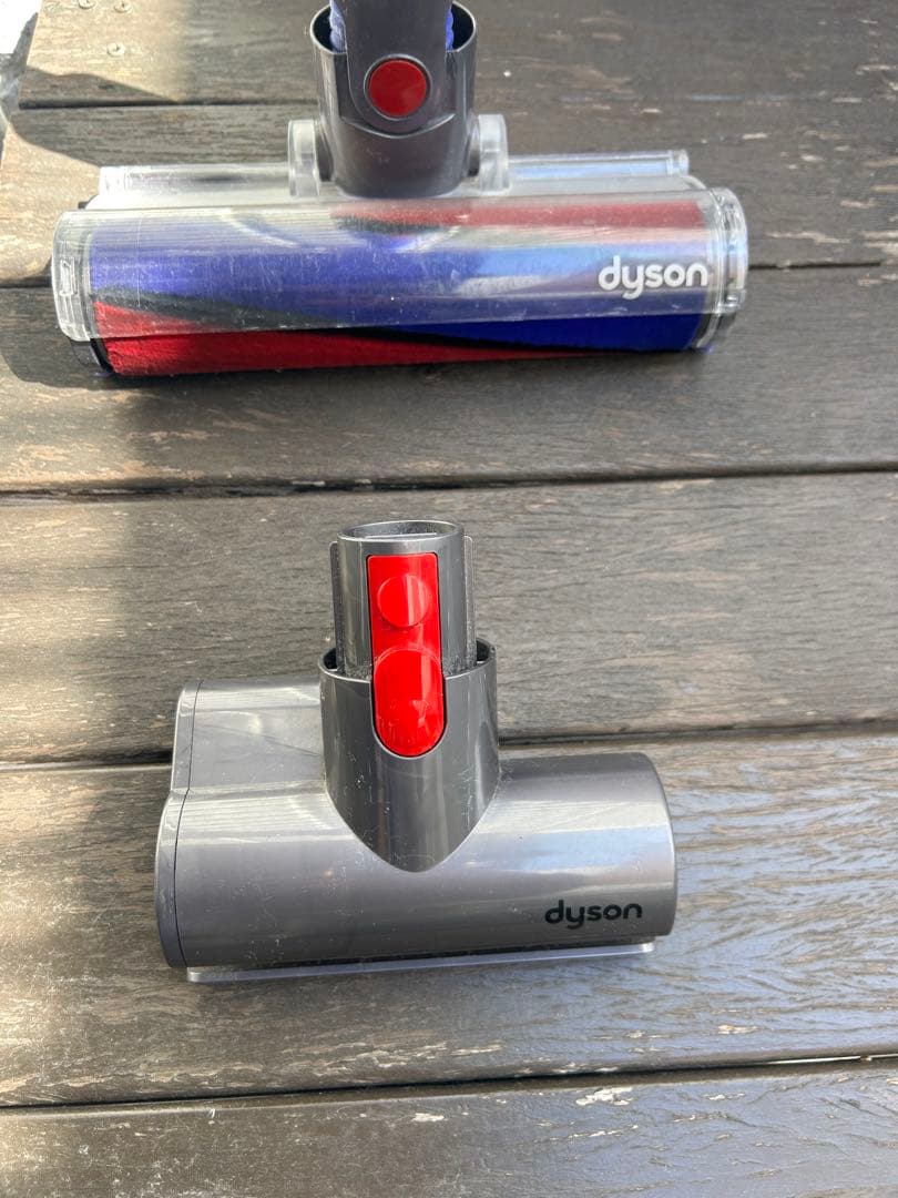 Dyson V7 コードレス掃除機 本体＋ノズル 動作OK