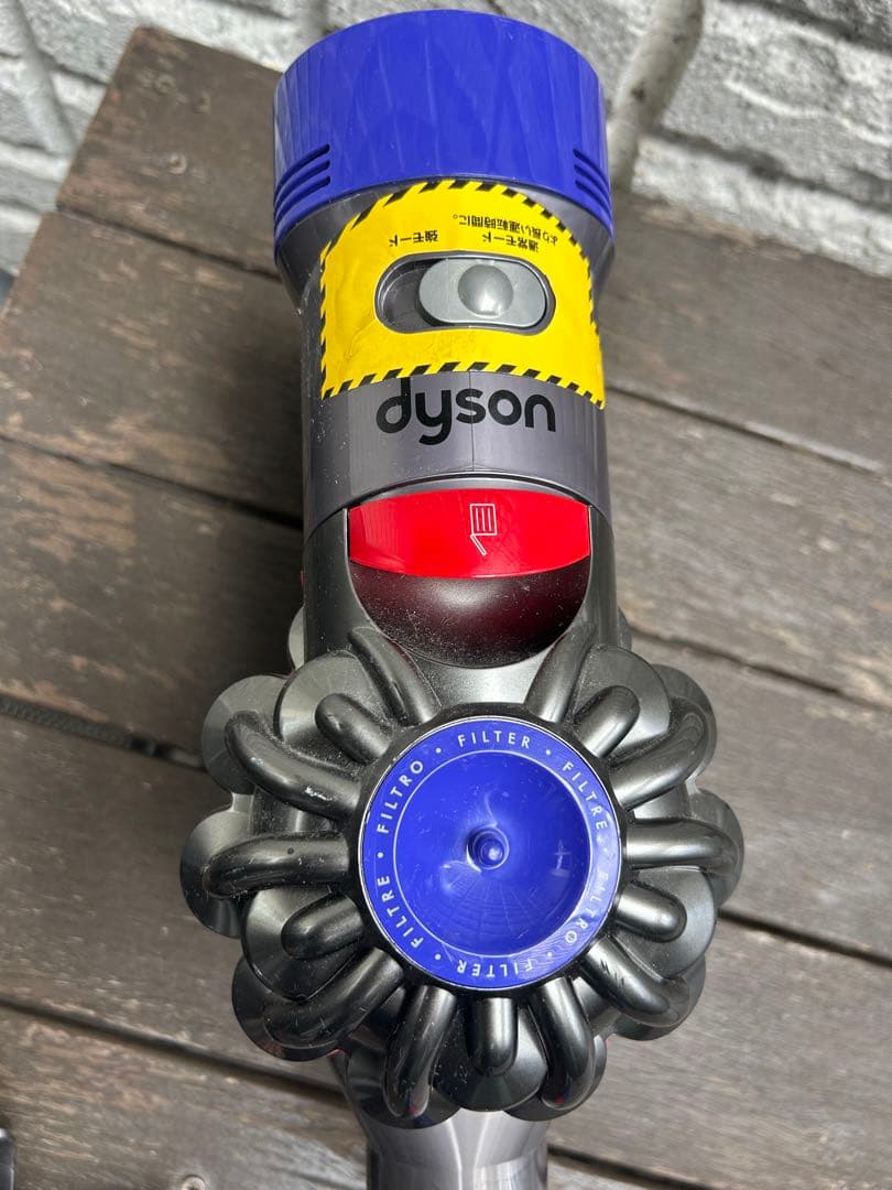 Dyson V7 コードレス掃除機 本体＋ノズル 動作OK