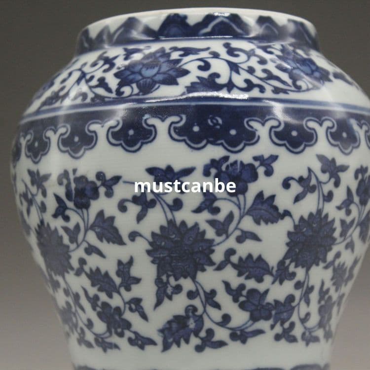 青花釉下彩纏枝蓮将軍壺 景徳鎮 陶磁器 装飾品 現代工芸品 美術品 置物