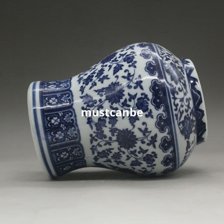 青花釉下彩纏枝蓮将軍壺 景徳鎮 陶磁器 装飾品 現代工芸品 美術品 置物