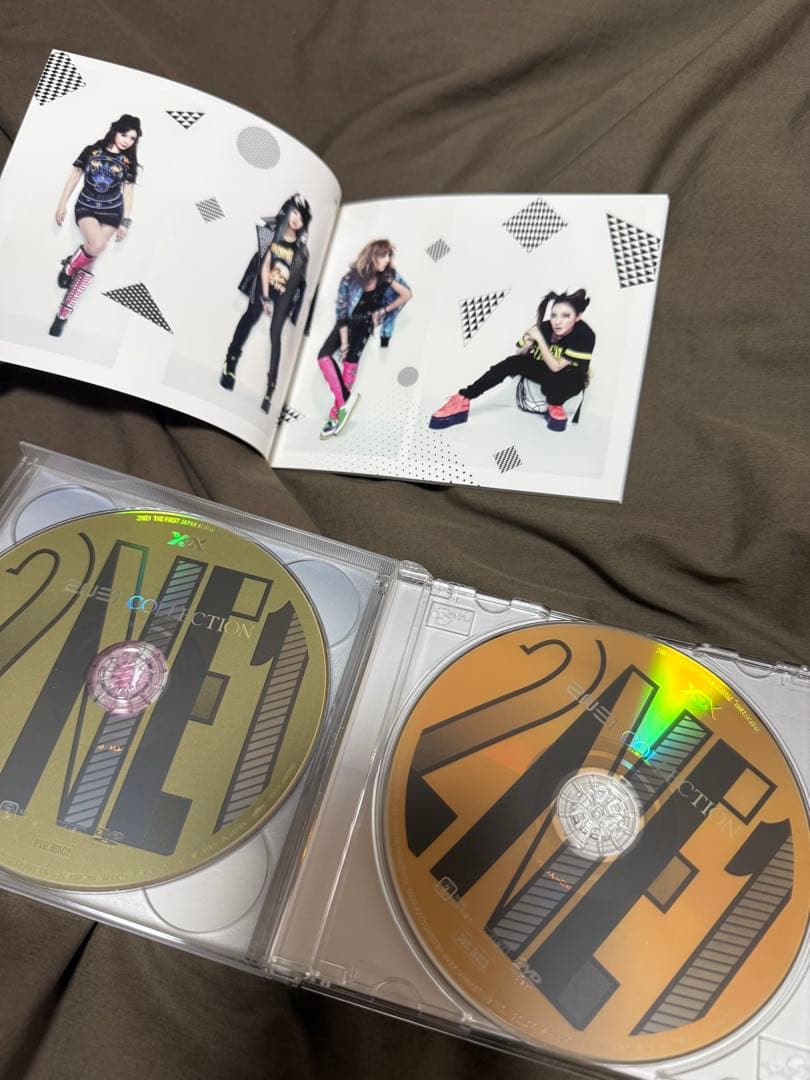 まとめ売り　2NE1 CD DVD