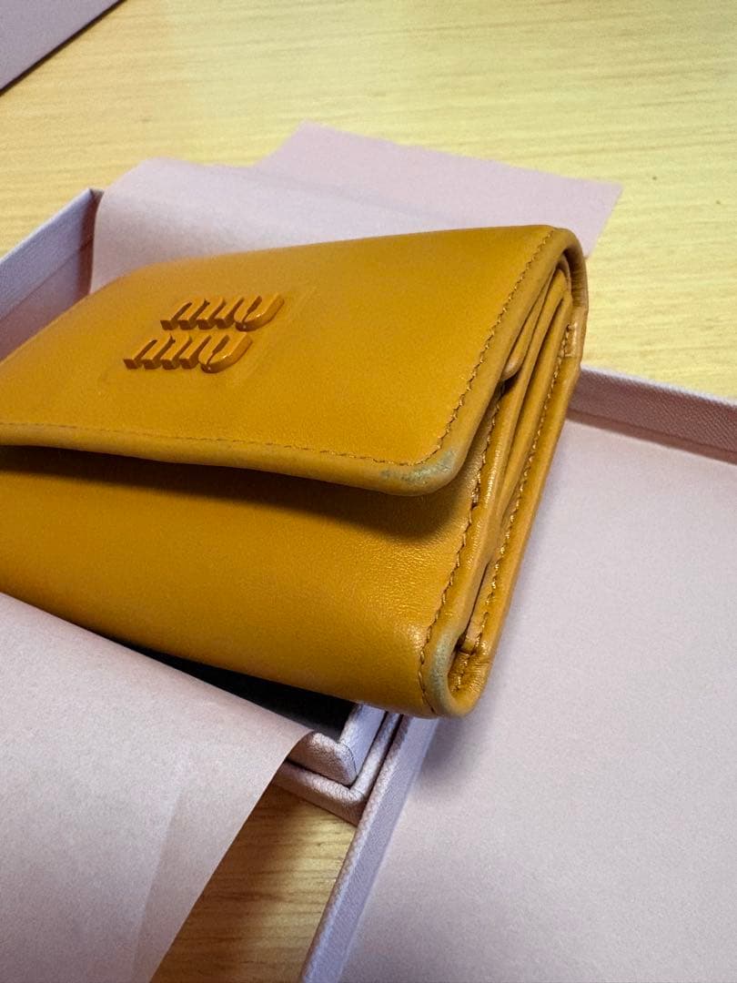 miu miu 三つ折り財布 オレンジ