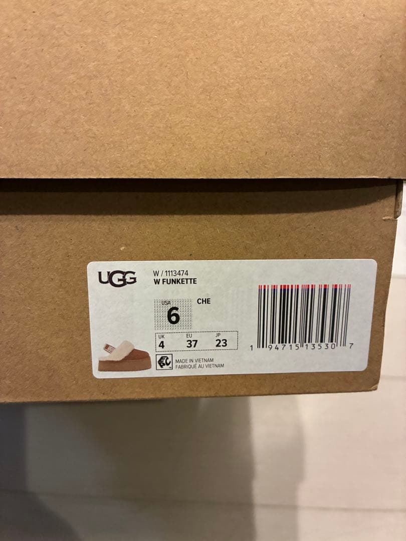 UGG FUNKETTE ファンケット レディースサンダル チェスナット