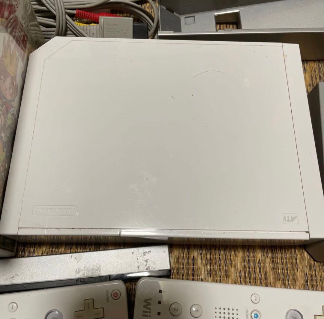 すぐ遊べるセット　Wii 本体、ケーブル　とソフト8本　　まとめ売り