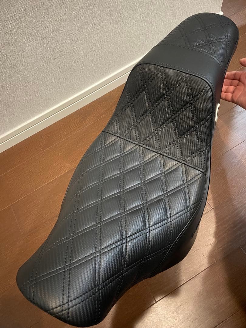 スポーツシート ブラック キルティングデザイン