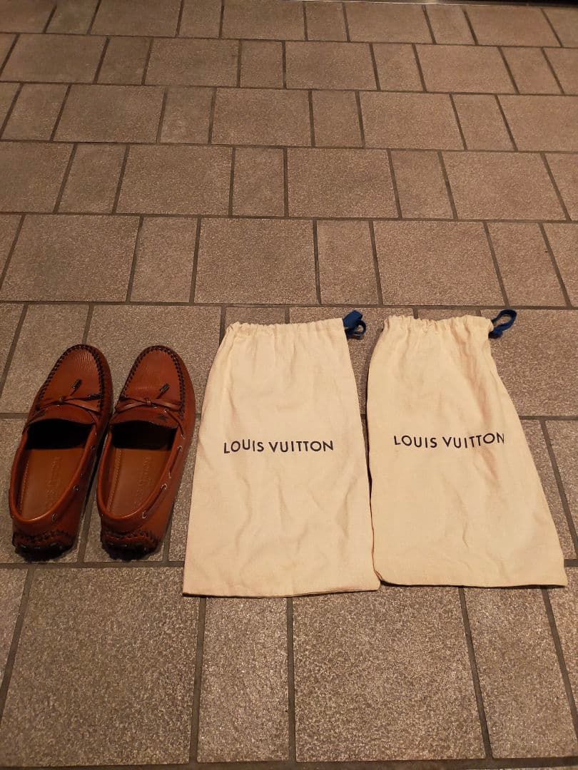 LOUIS VUITTON ブラウンモカシン