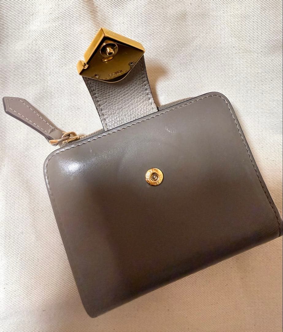 【フェンディ FENDI】FFダイヤモンド 二つ折り財布 ベージュ