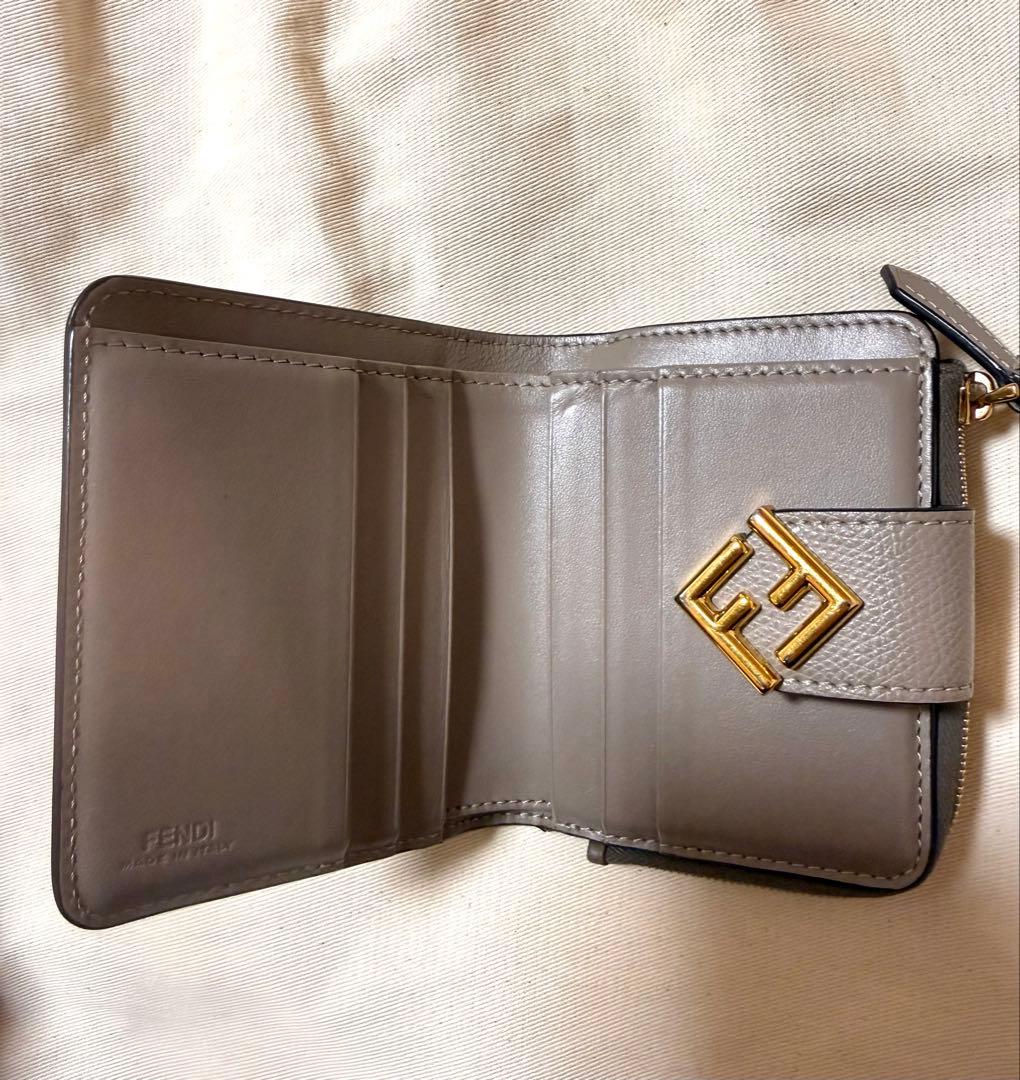 【フェンディ FENDI】FFダイヤモンド 二つ折り財布 ベージュ