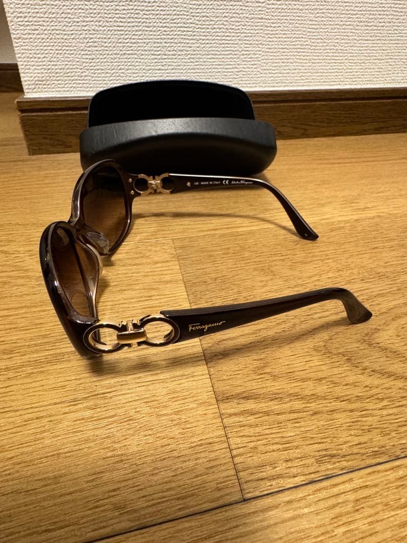 【りーぽん】【美品】Ferragamo ブラウン サングラス ケース付き