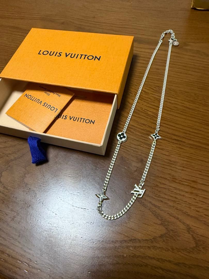 LOUIS VUITTON LVスパイク チャーム ネックレス　ヴィトン