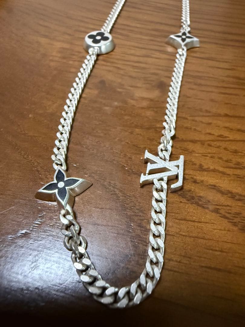 LOUIS VUITTON LVスパイク チャーム ネックレス　ヴィトン
