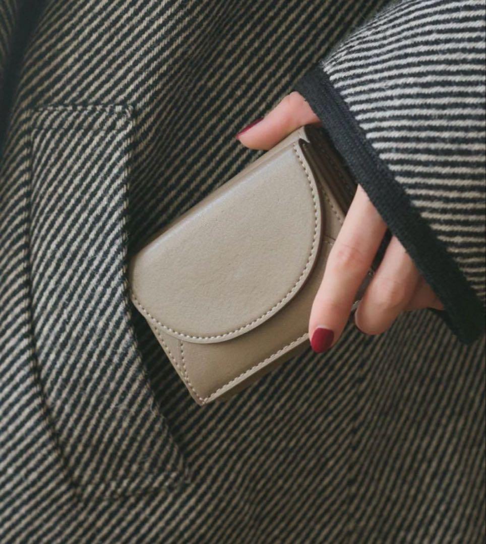 LOVST TOKYO Apple Half-moon Wallet グレージュ