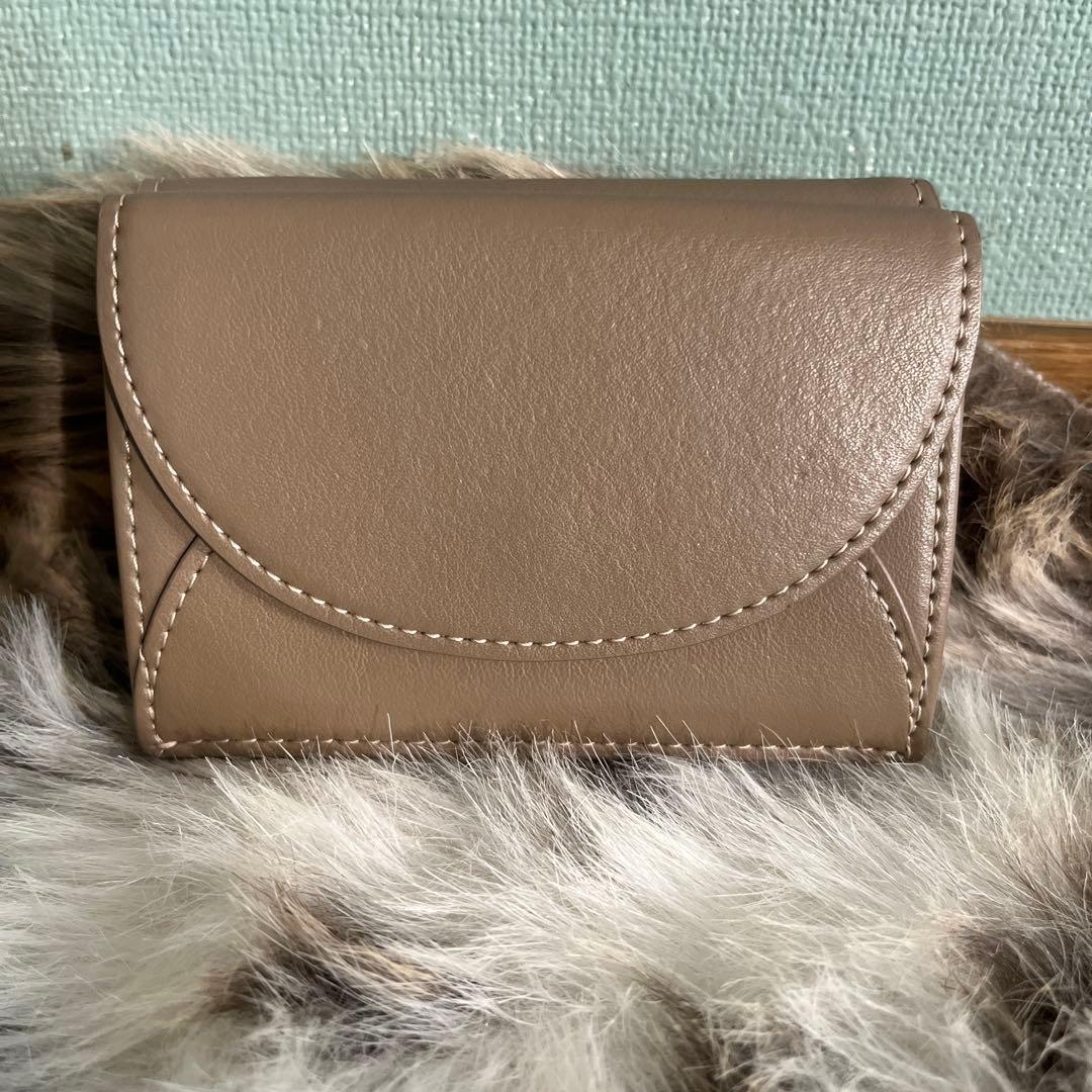 LOVST TOKYO Apple Half-moon Wallet グレージュ