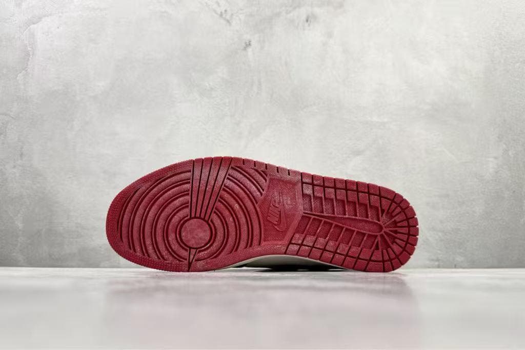 Nikē Air Jordān 1 赤白黒 ハイカット