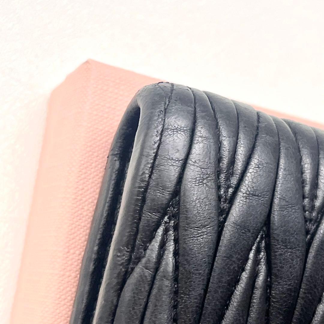 miu miu ミュウミュウ マテラッセ パール 二つ折り財布　0222-④