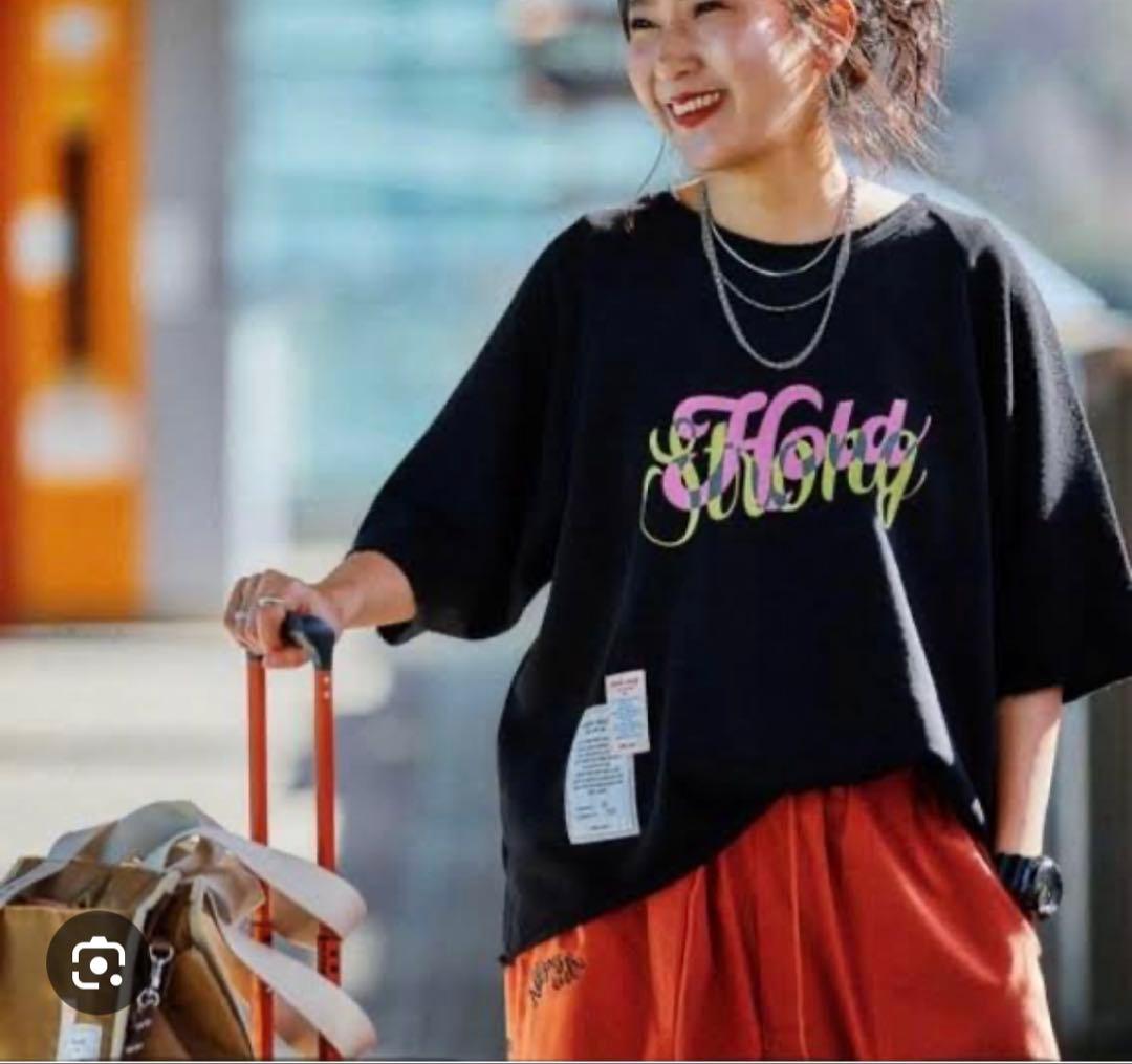 黒のグラフィックプリント半袖Tシャツ