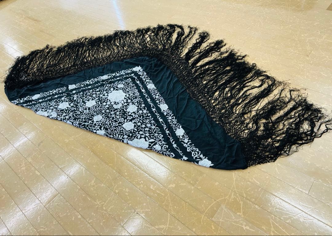 高級　黒フリンジストール　フラメンコ　マントン　衣装　スペイン　ブラック　花柄