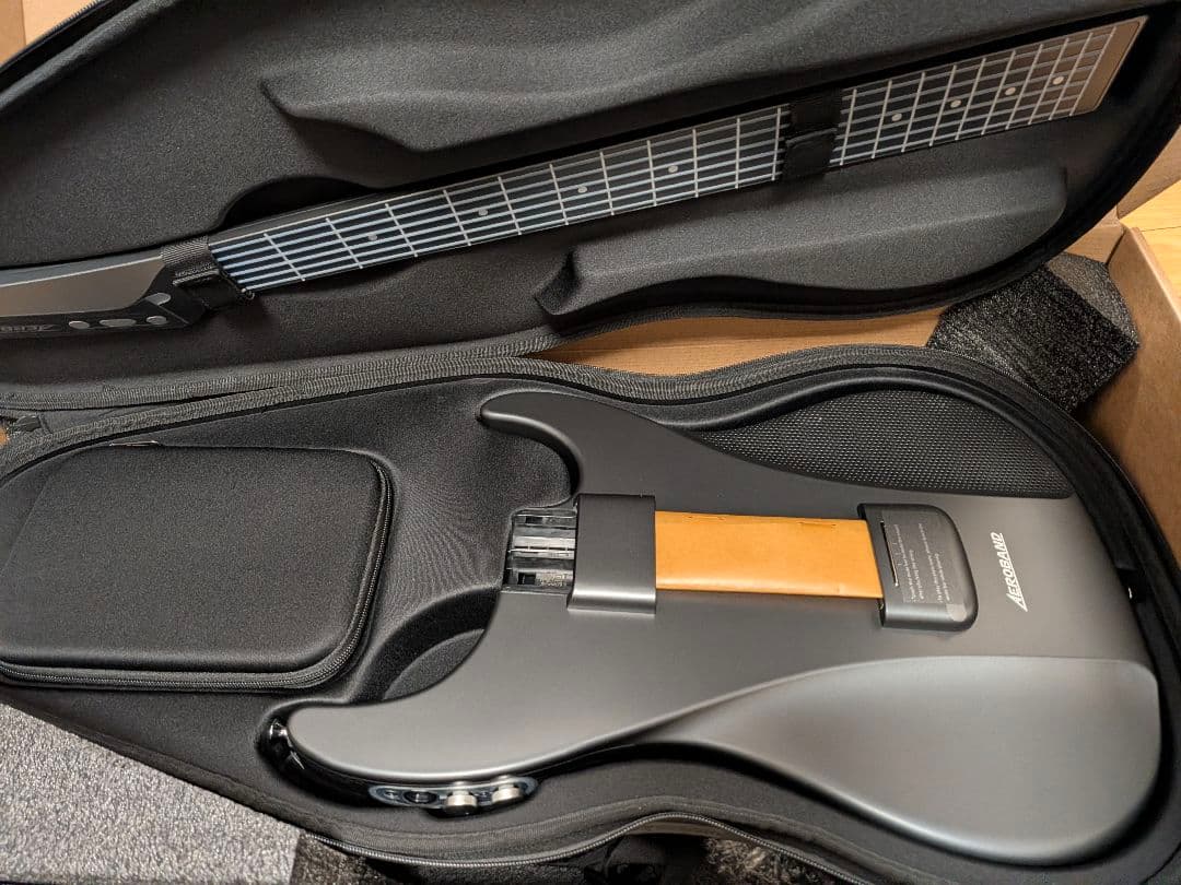 【新品未使用】エアロバンドギター AeroBand専用ケース＋マイク＋アクセサリ