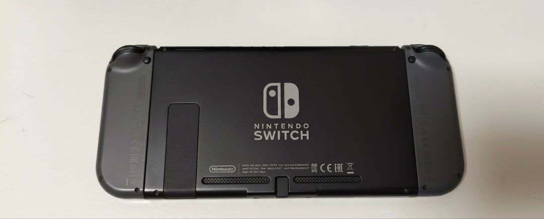 【美品】任天堂Switch 本体 + ケース、液晶フィルム付、周辺機器完備