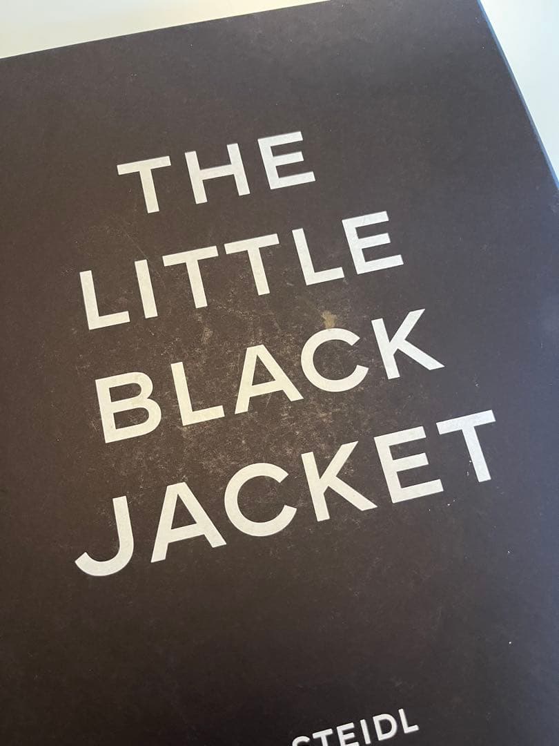 THE LITTLE BLACK JACKET写真集