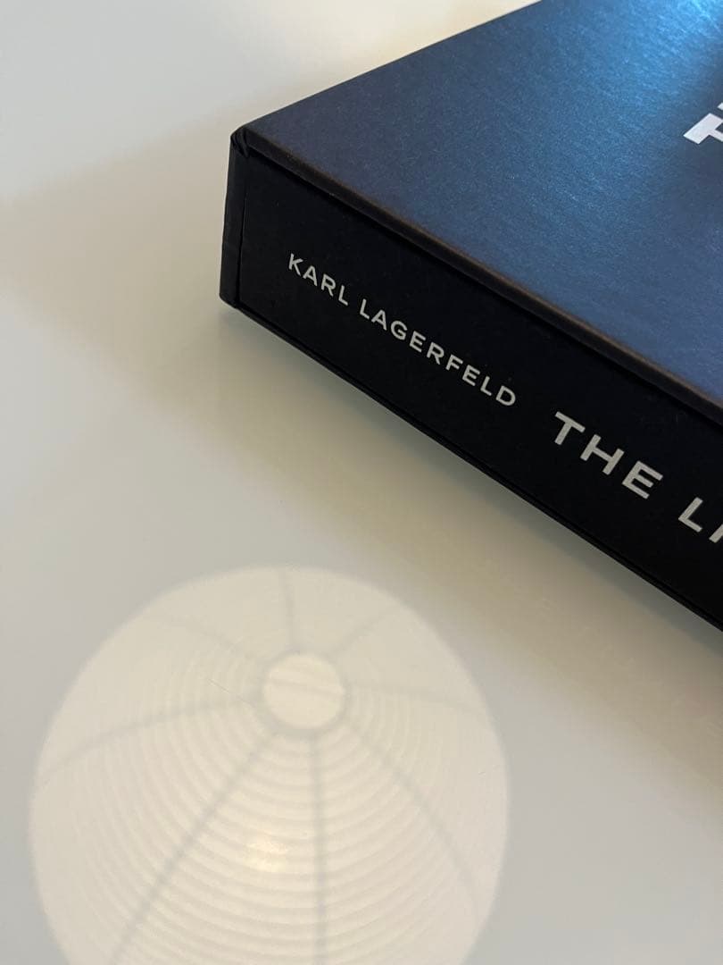 THE LITTLE BLACK JACKET写真集