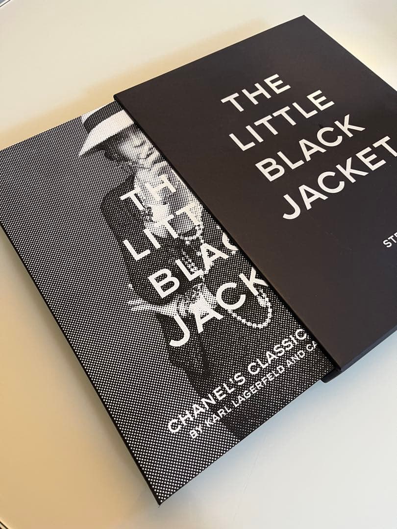 THE LITTLE BLACK JACKET写真集