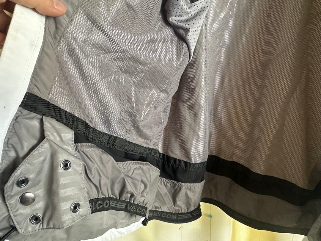 VOLCOM GORE-TEX ホワイトジャケット