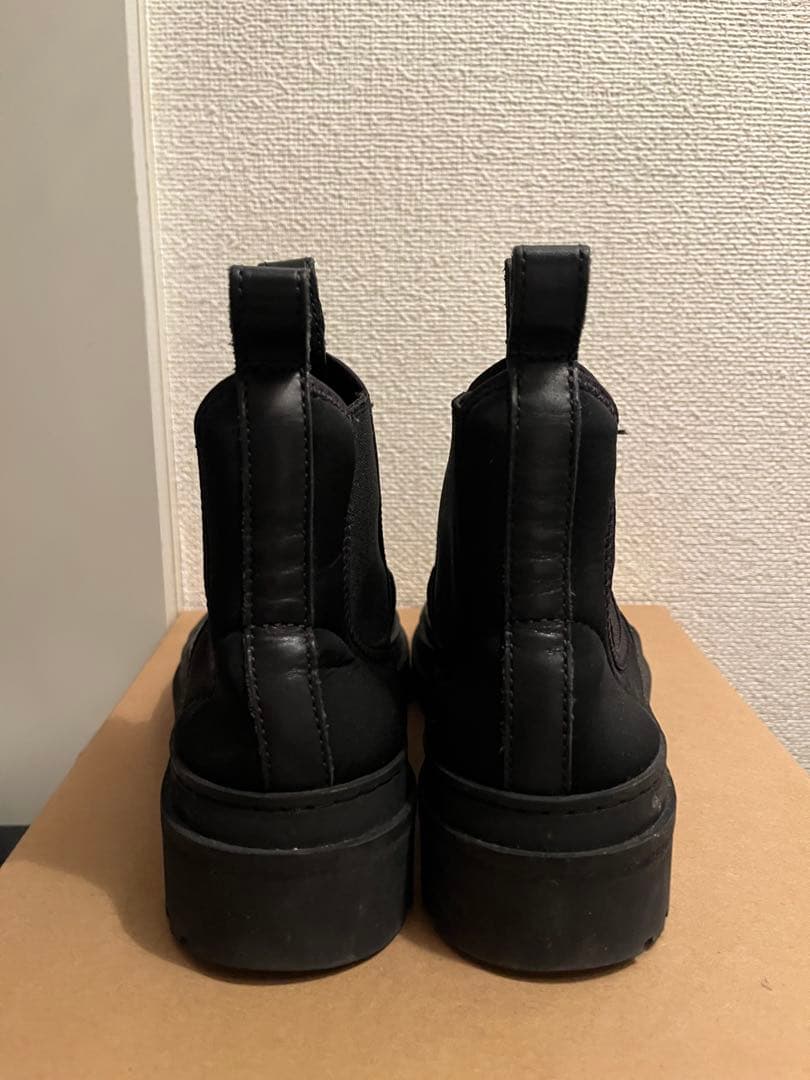 A.P.C. ブラック サイドゴアブーツ