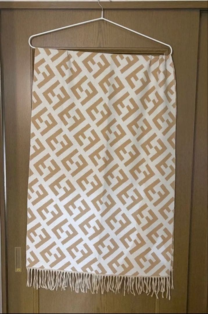 Fendi ロゴマフラー ベージュ ホワイト
