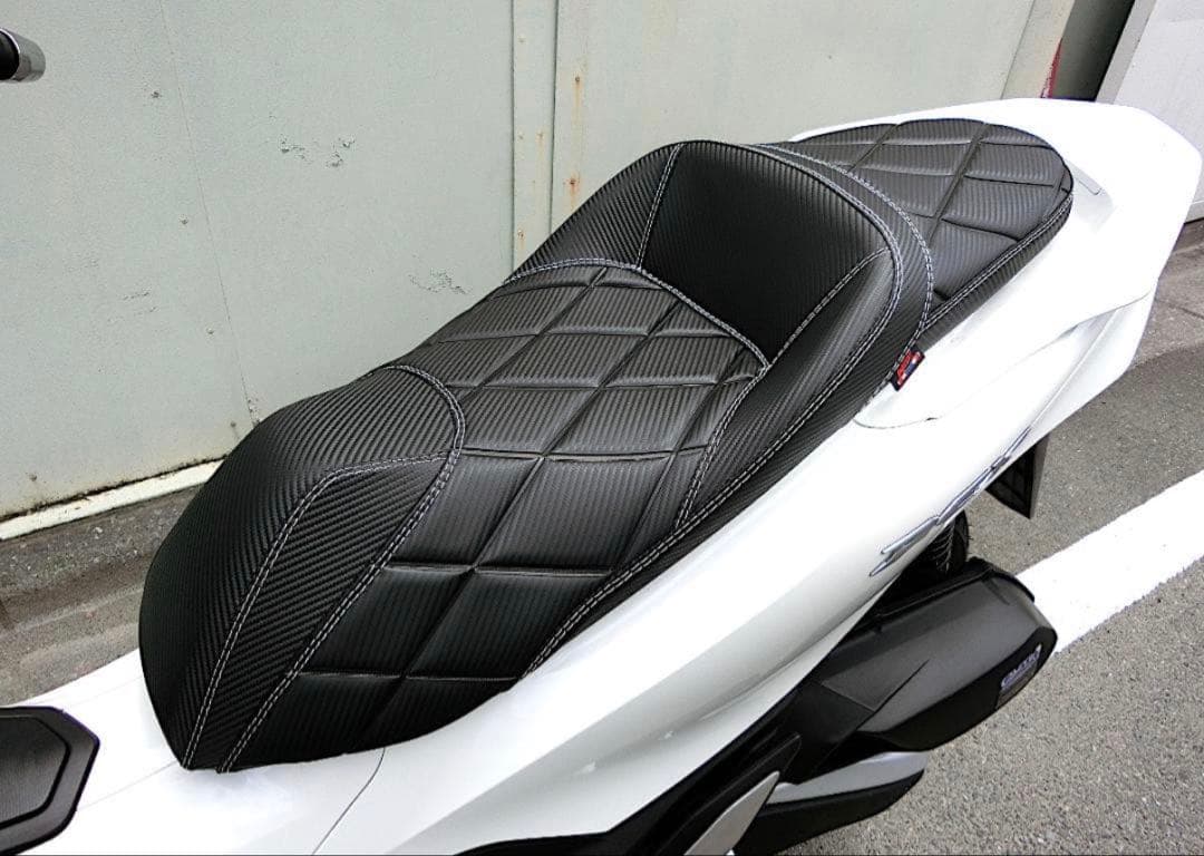 ※アウトレット品　ホンダ　PCX125/150/160用　ローダウン段付シート