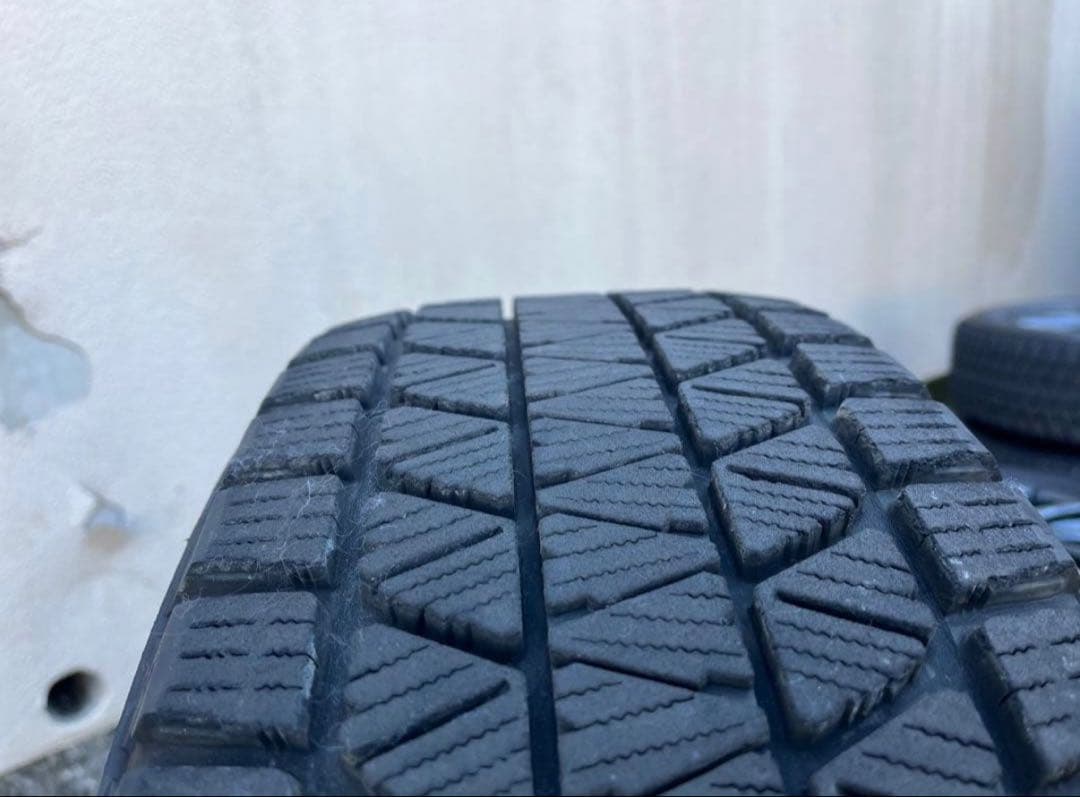 ブリヂストン DM-V3 スタッドレスホイールセット 225/65R17 送料別