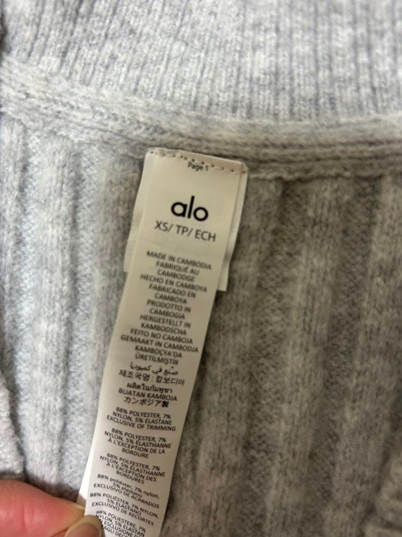 alo yogaカーディガンとショートパンツセット