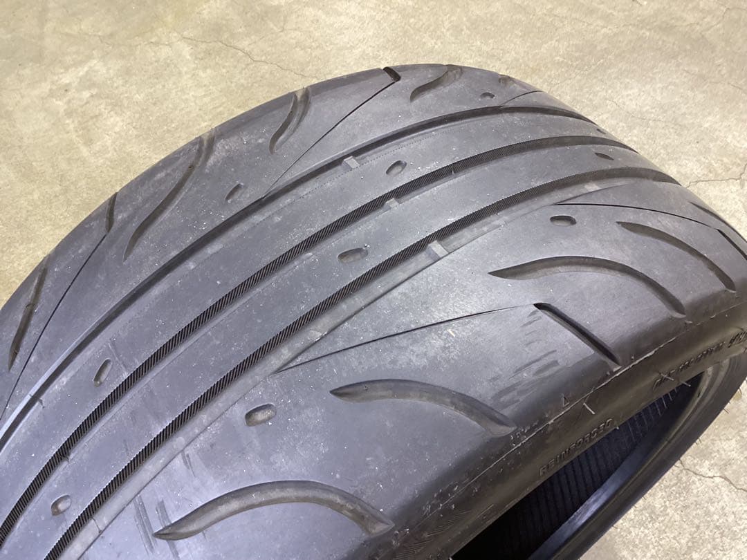 激安 255/35R18 アクセレラ 651 サマータイヤ 4本 送料込み