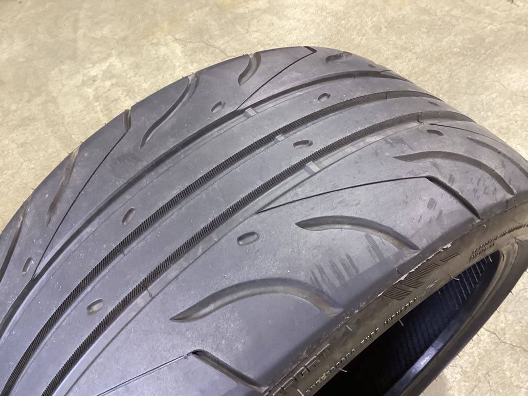 激安 255/35R18 アクセレラ 651 サマータイヤ 4本 送料込み