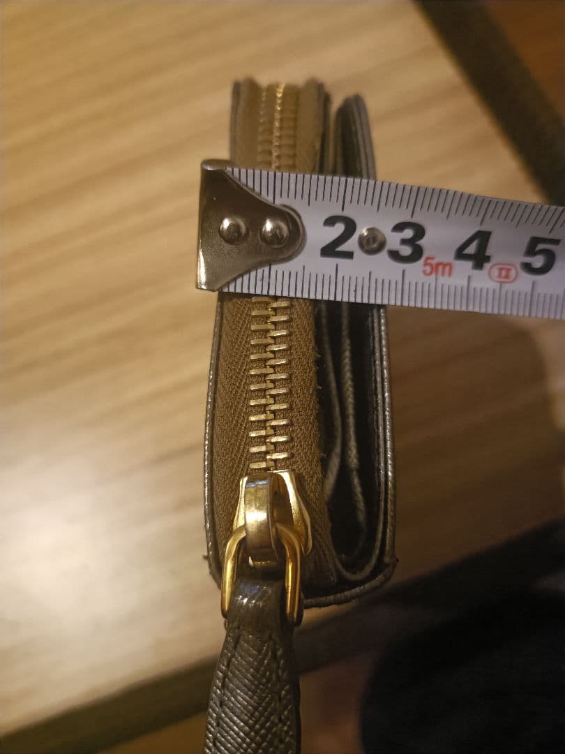 PRADA プラダ ラウンドファスナー ジップ 三角ロゴ