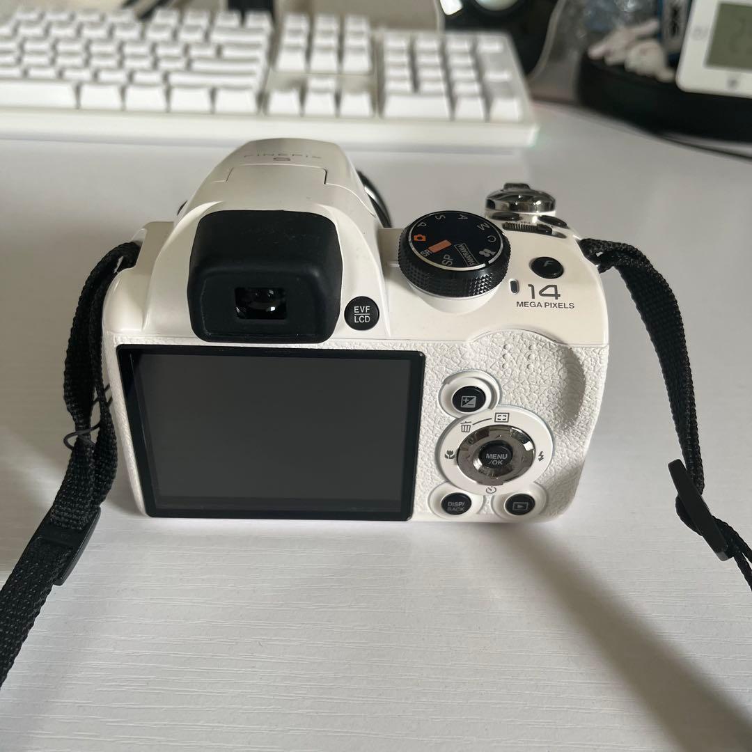 FUJIFILM FinePix S4500 ホワイト