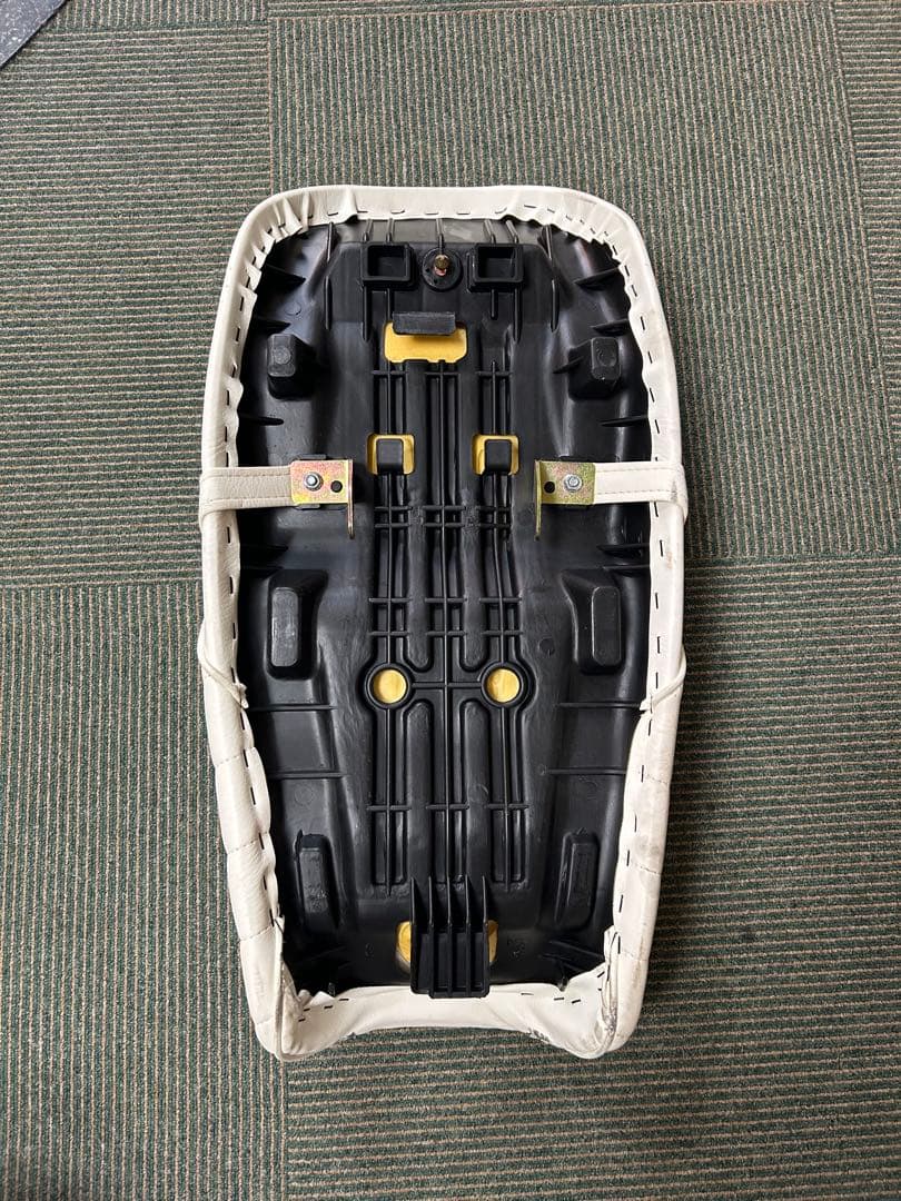 ジェイド250 白皮 タックロールシー　値下げ可