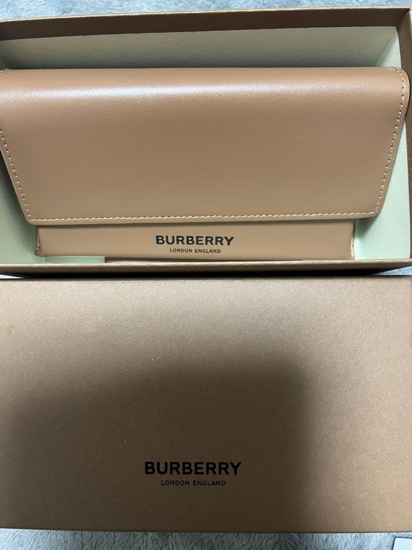 BURBERRY ブラウン オーバーサイズ サングラス