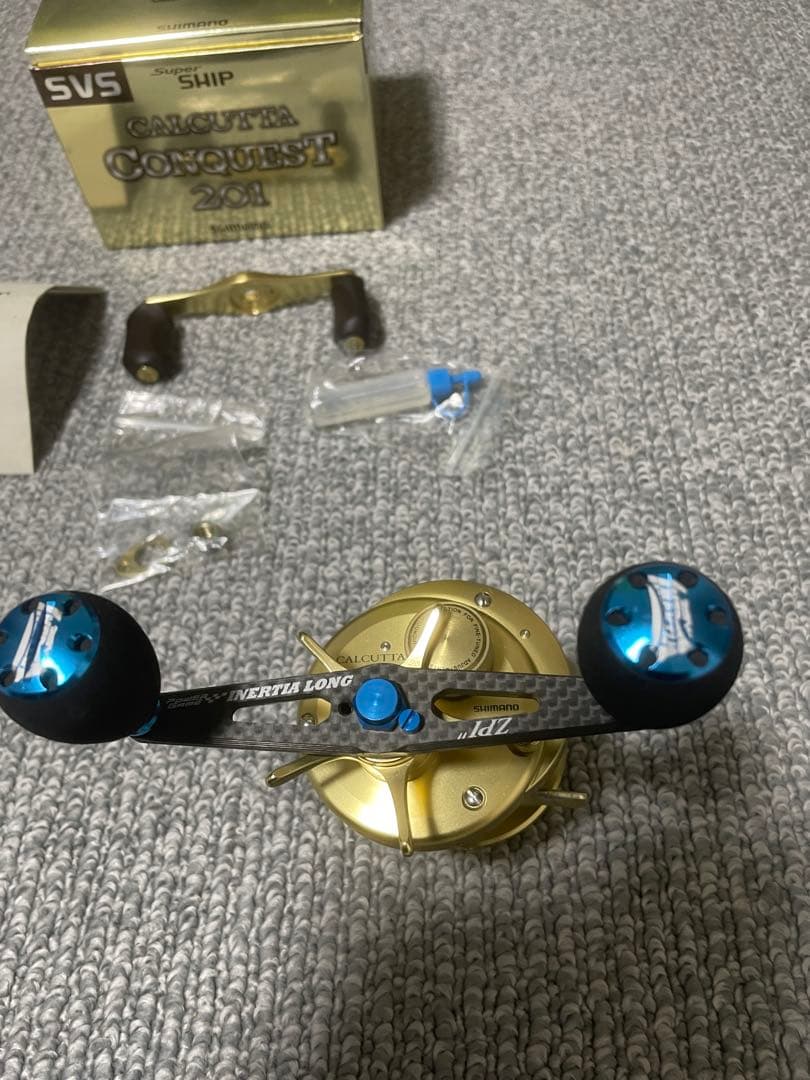 美品　シマノ 01カルカッタコンクエスト　ZPIハンドル付き