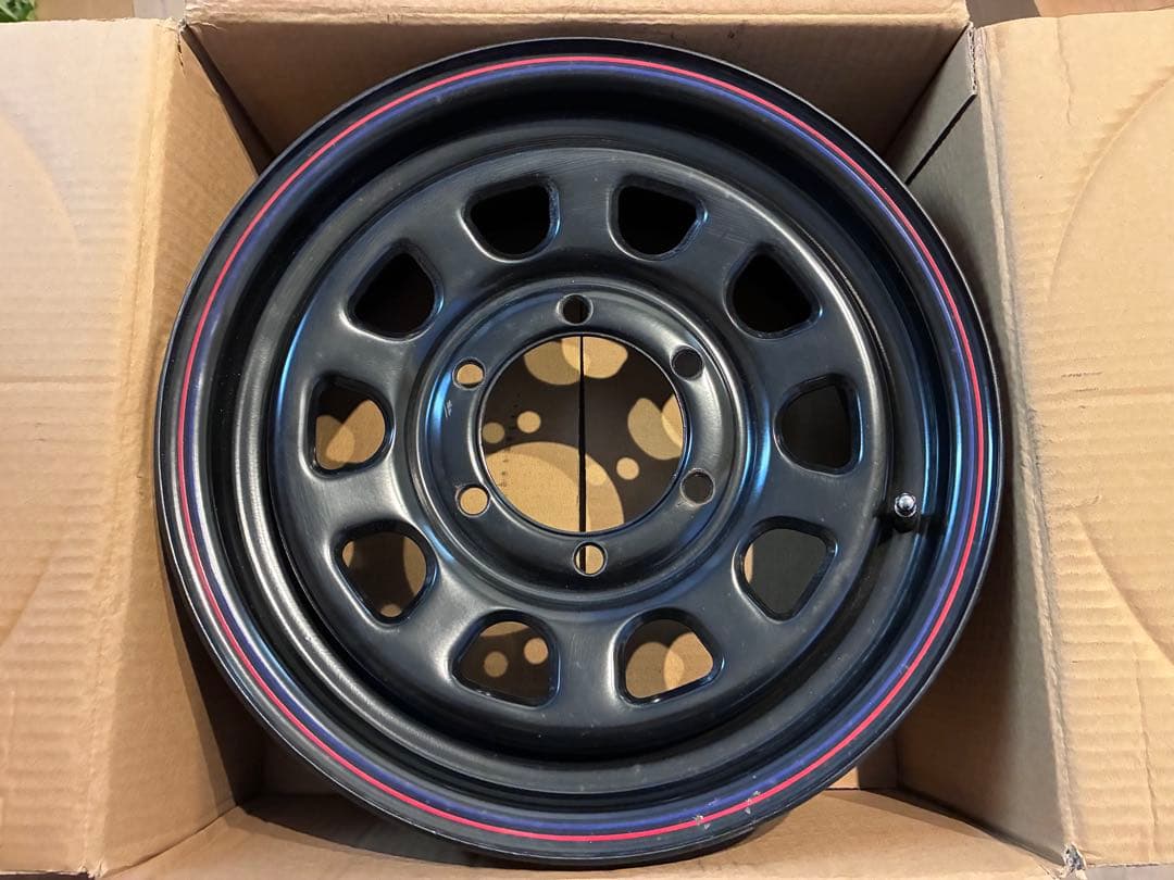 ハイエース　3型後期　デイトナ　スチールホイール４本セット　センターキャップ付き