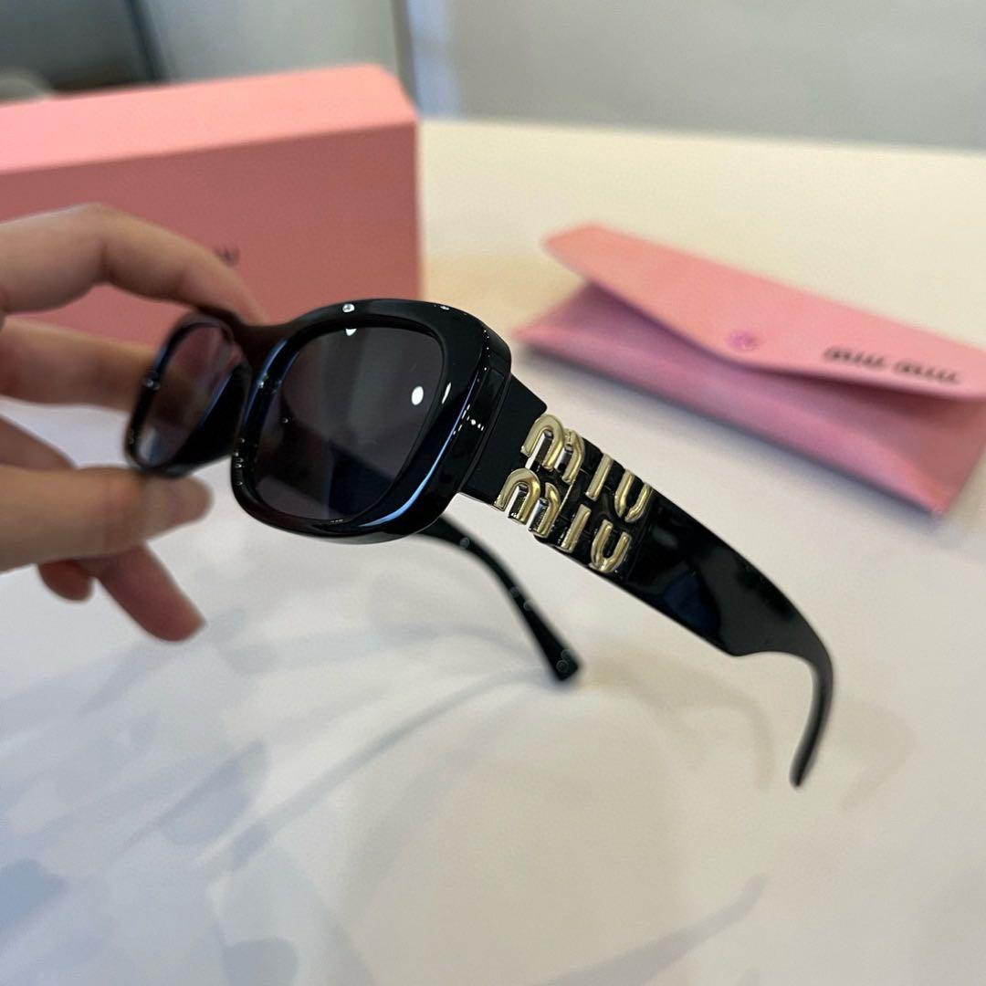 MIU MIU ミュウミュウ サングラス ロゴ ブラック SMU8149