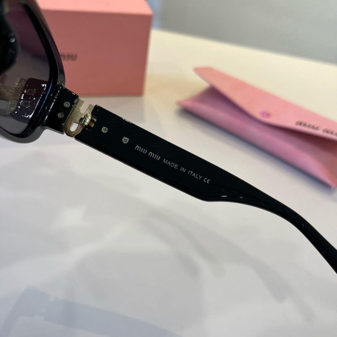 MIU MIU ミュウミュウ サングラス ロゴ ブラック SMU8149