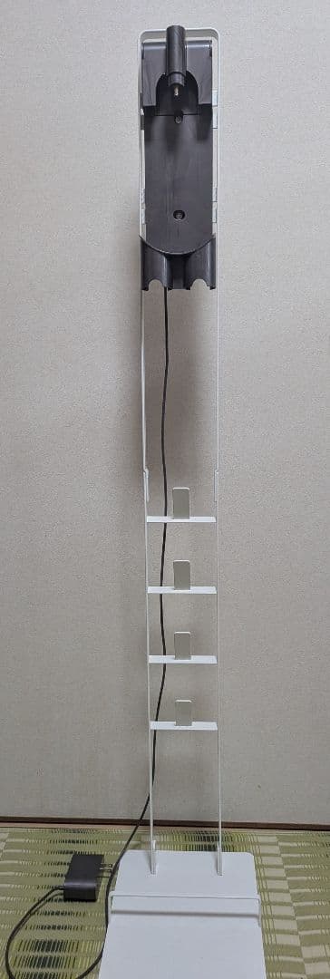 Dyson V8 Slim Fluffy+　スタンド付