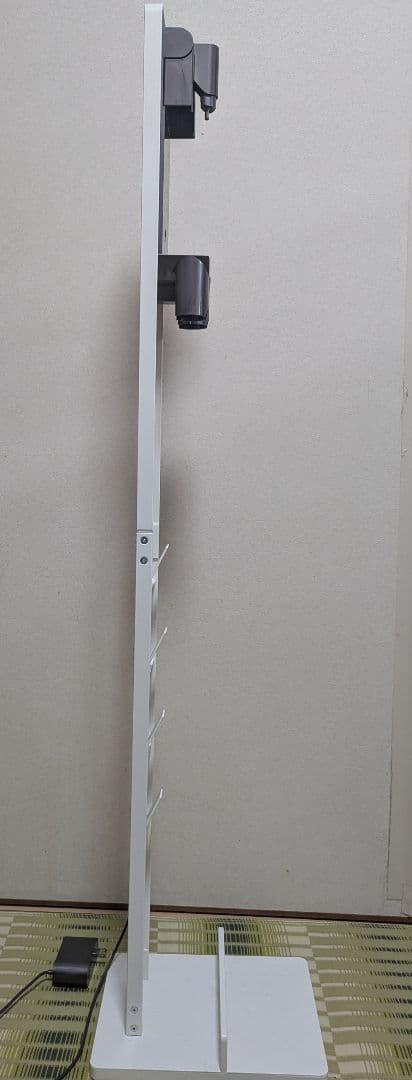 Dyson V8 Slim Fluffy+　スタンド付