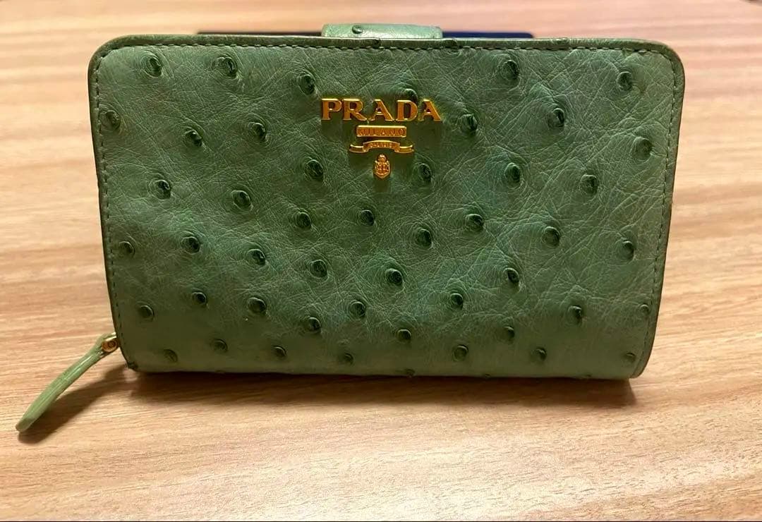 PRADA 二つ折り財布 オーストリッチレザー ミントグリーン
