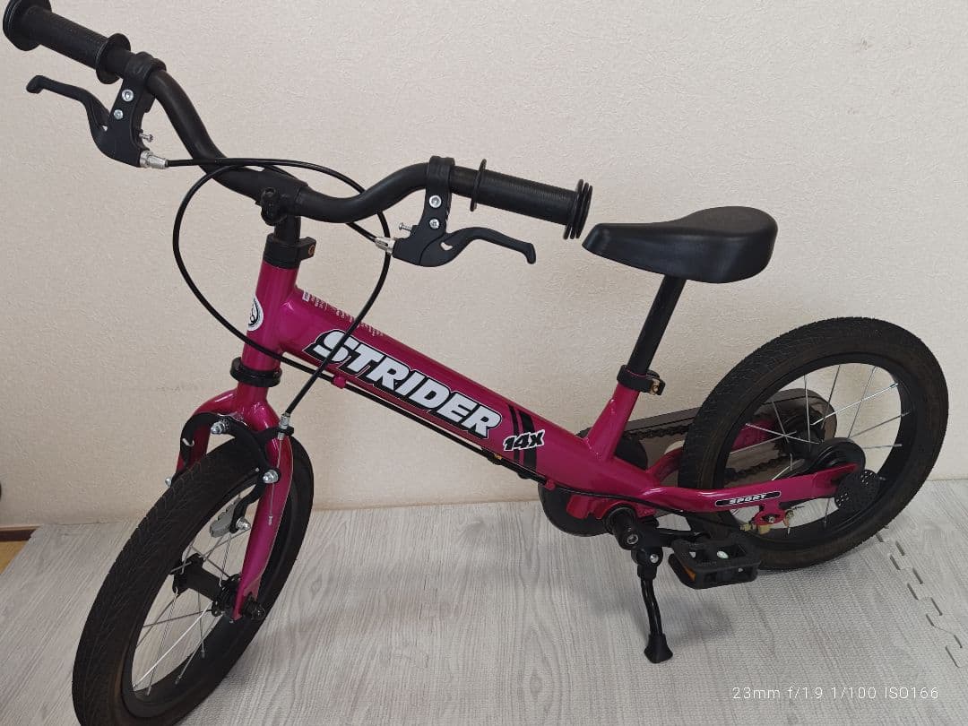 【極美品】STRIDER ストライダー　14X キッズバイク　フューシャピンク